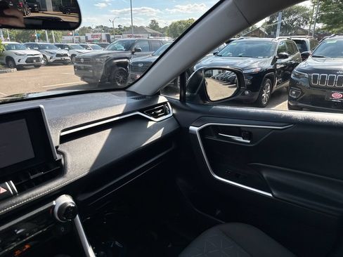 Used 2024 Toyota RAV4 XLE FWD image 28