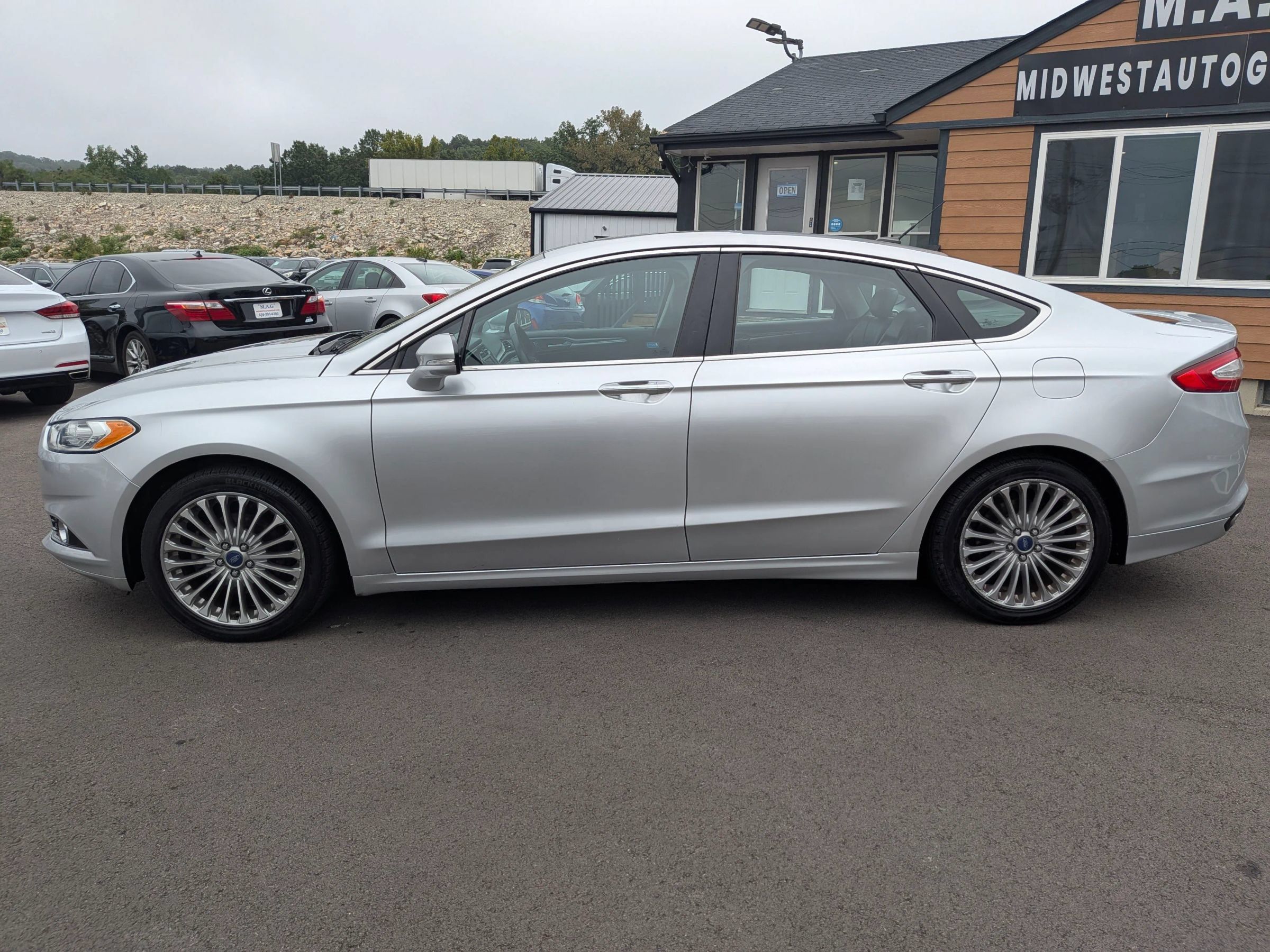 Used 2015 Ford Fusion Titanium FWD image 3