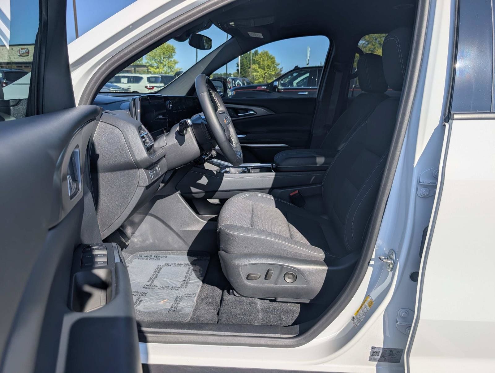 Used 2024 Chevrolet Traverse LT w/ Trailering Package FWD image 15