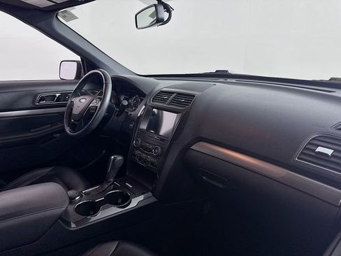Certified 2019 Ford Explorer XLT w/ Equipment Group 202A image 30