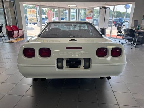 Used 1991 Chevrolet Corvette Coupe RWD image 5