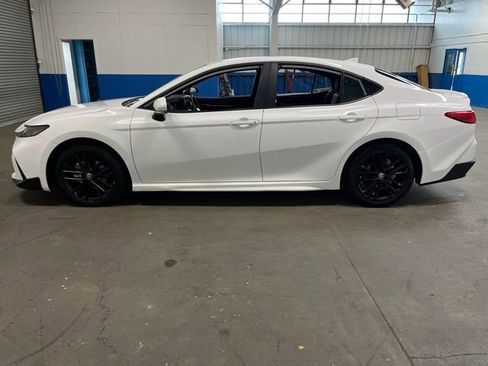 Used 2025 Toyota Camry SE FWD image 6