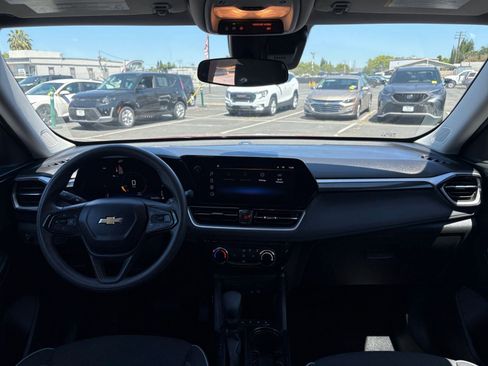 Used 2025 Chevrolet TrailBlazer LT FWD image 32