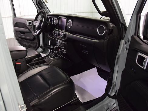 Used 2023 Jeep Wrangler Unlimited Sahara w/ Cold Weather Group AWD/4WD image 31