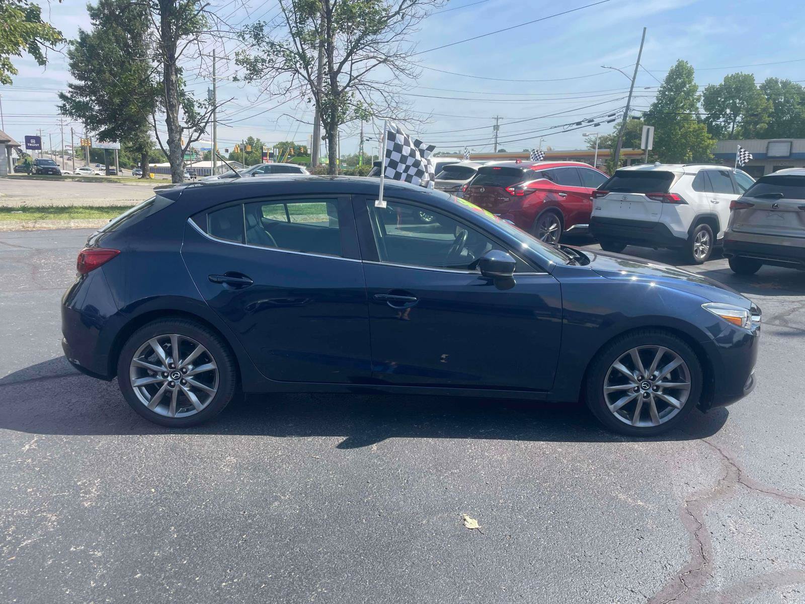 Used 2018 MAZDA MAZDA3 Touring FWD image 9