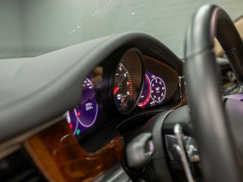 Used 2023 Porsche Panamera image 18