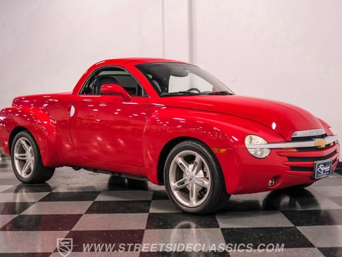 Used 2004 Chevrolet SSR w/ Preferred Equipment Group image 15