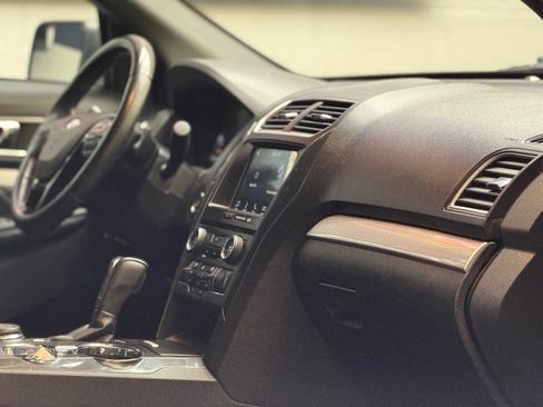 Used 2017 Ford Explorer XLT w/ Equipment Group 201A image 2