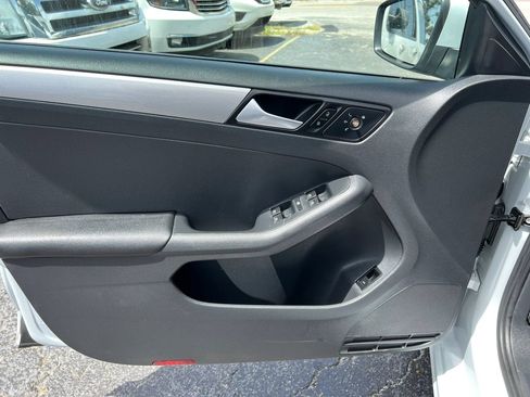 Used 2017 Volkswagen Jetta S FWD image 5