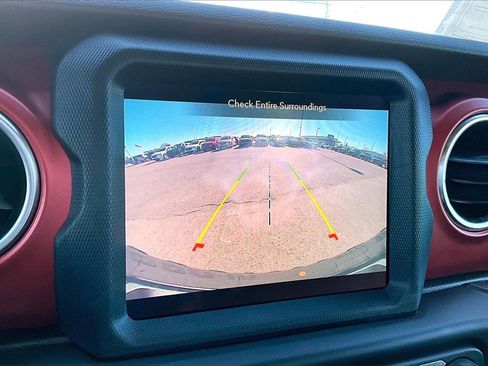 Used 2021 Jeep Wrangler Unlimited Rubicon image 2