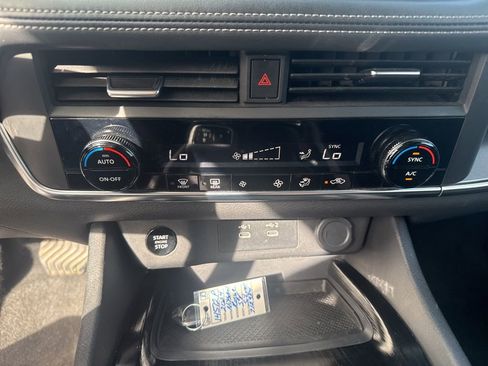 Used 2024 Nissan Rogue SV image 15