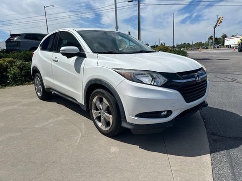 Used 2017 Honda HR-V EX image 3