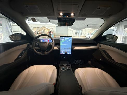 Used 2021 Ford Mustang Mach-E Premium image 23