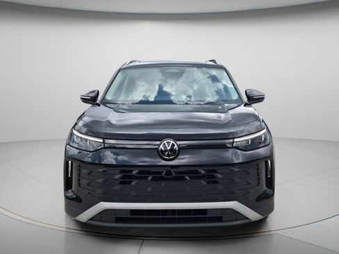 Certified 2026 Volkswagen Tiguan SE w/ Panoramic Sunroof Package FWD image 5