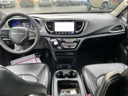 Used 2023 Chrysler Pacifica Touring-L w/ S Appearance Package image 27
