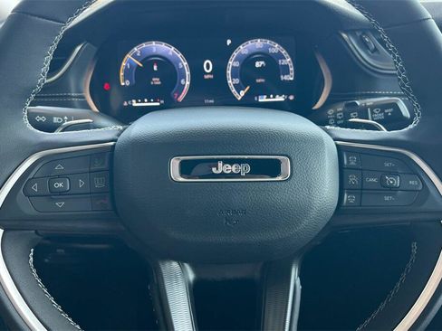 New 2025 Jeep Grand Cherokee Altitude image 23