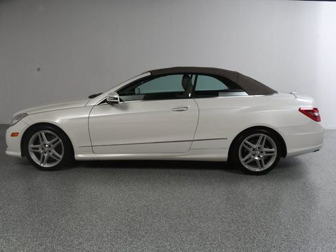 Used 2011 Mercedes-Benz E 550 Cabriolet image 4