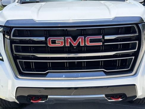 Used 2023 GMC Yukon XL AT4 w/ AT4 Premium Package AWD/4WD image 11