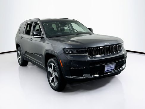 Used 2023 Jeep Grand Cherokee L Limited image 3