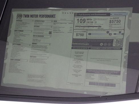 New 2025 Volvo EX30 Plus w/ Protection Package Premier image 17