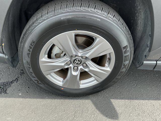 Used 2024 Toyota RAV4 LE AWD/4WD image 12