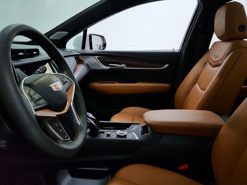 Certified 2025 Cadillac XT5 Premium Luxury w/ LPO, Floor Liner Package AWD/4WD image 17