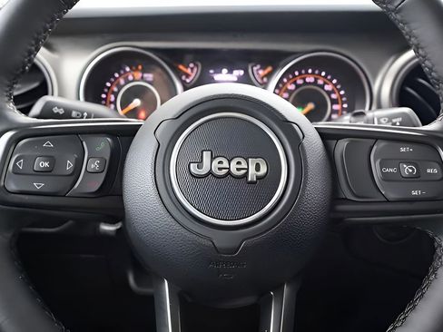 Used 2022 Jeep Wrangler Unlimited Sport image 14