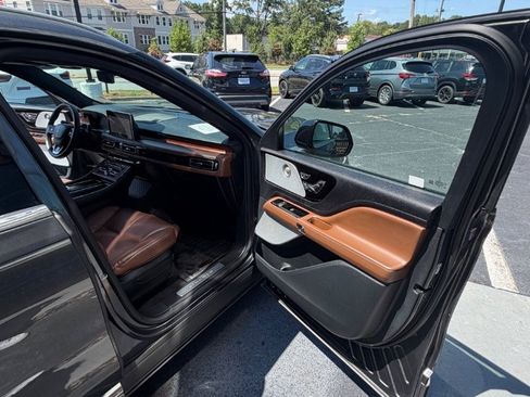 Used 2020 Lincoln Aviator Reserve w/ Equipment Group 201A RWD image 37