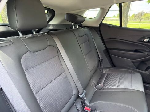 Used 2024 Chevrolet Trax LT w/ LT Convenience Package FWD image 30