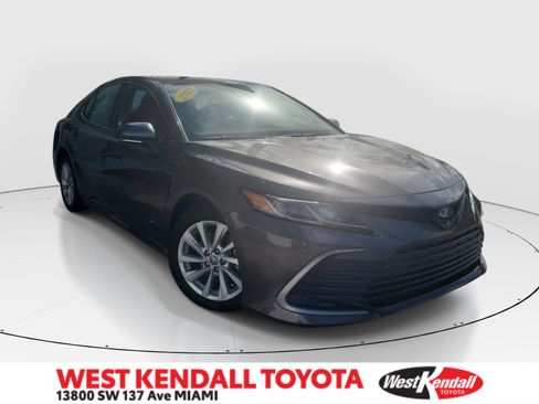 Used 2021 Toyota Camry LE w/ Convenience Package FWD image 1