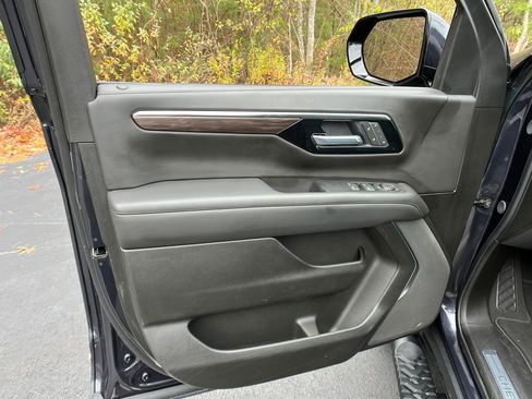 Used 2025 Chevrolet Tahoe Z71 image 11