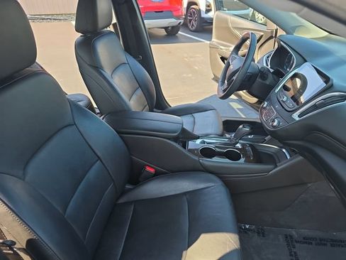 Used 2018 Chevrolet Malibu Premier w/ Driver Confidence Package FWD image 12