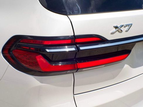 Used 2024 BMW X7 xDrive40i w/ M Sport Package AWD/4WD image 18
