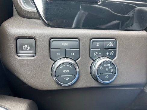 Used 2025 GMC Sierra 1500 SLT image 47