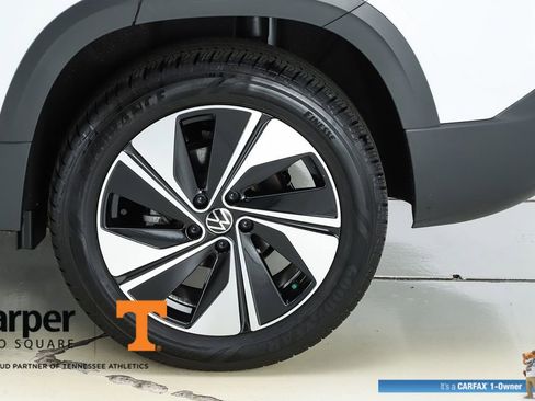 Used 2025 Volkswagen Taos SE w/ Panoramic Sunroof Package image 44