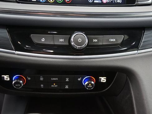 Used 2021 Buick Enclave Essence image 22