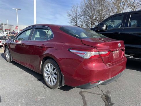 Used 2018 Toyota Camry LE image 2