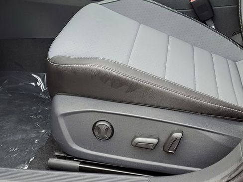 New 2025 Volkswagen Jetta SE image 11