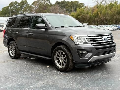 Used 2018 Ford Expedition XLT image 10
