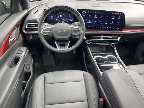 Used 2025 Chevrolet Traverse Z71 w/ Enhanced Driving Package AWD/4WD image 13