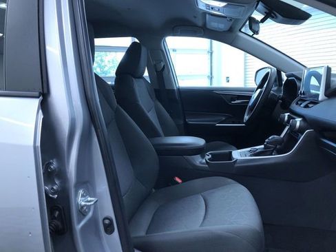 Used 2025 Toyota RAV4 XLE AWD/4WD image 19