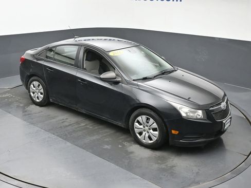 Used 2014 Chevrolet Cruze LS image 3