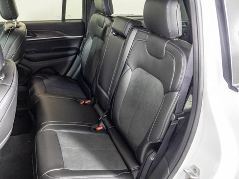 New 2026 Jeep Grand Cherokee Altitude AWD/4WD image 36