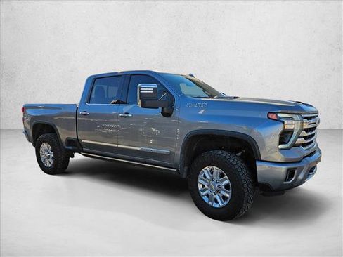 Used 2024 Chevrolet Silverado 2500 High Country w/ High Country Premium Package image 3