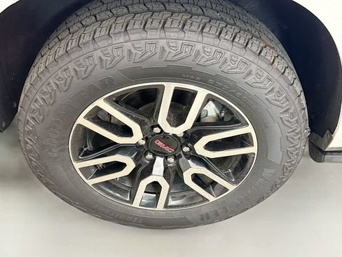 Used 2023 GMC Yukon AT4 w/ AT4 Premium Package AWD/4WD image 34