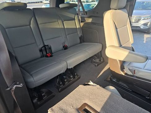 Used 2022 Chevrolet Suburban LT w/ Luxury Package AWD/4WD image 16