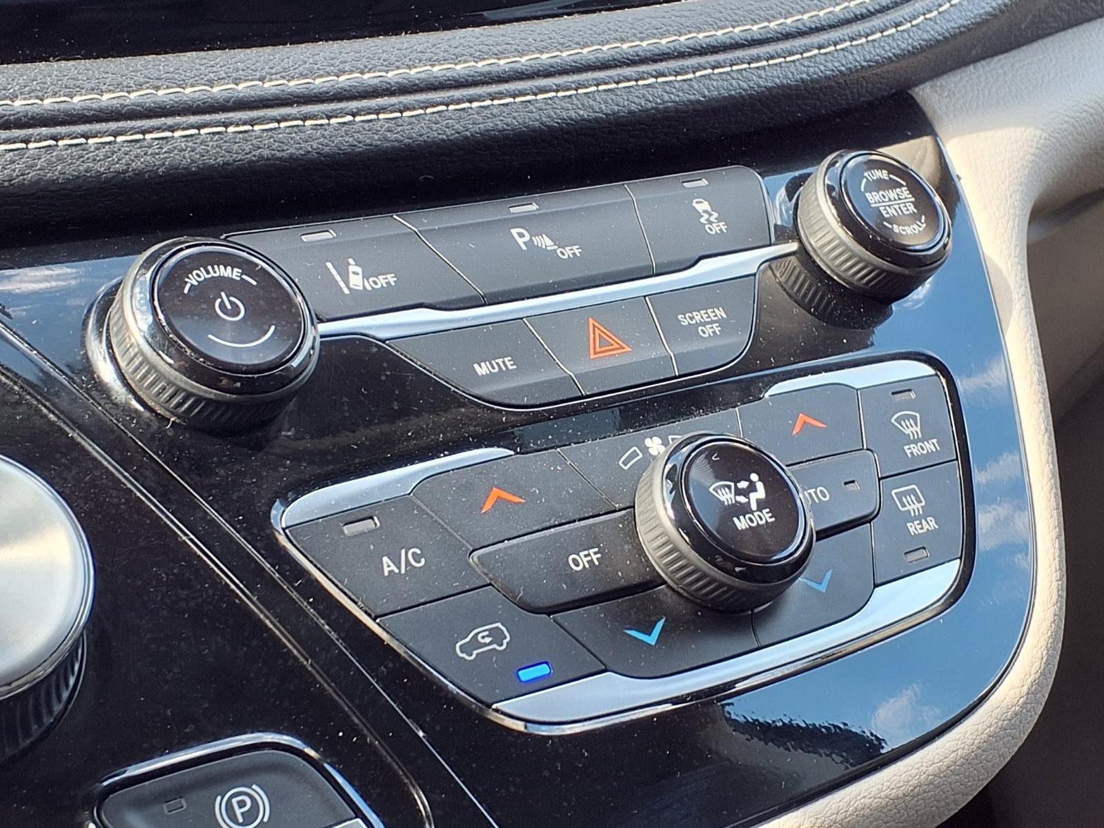 Used 2024 Chrysler Pacifica Limited FWD image 24