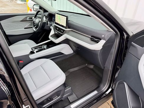 New 2026 Ford Explorer Platinum w/ LUX Leather Package image 21