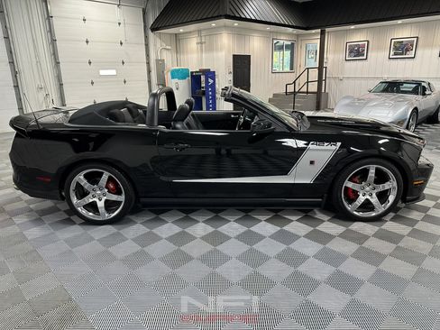 Used 2010 Ford Mustang GT image 11