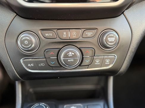 Used 2022 Jeep Cherokee Limited AWD/4WD image 27